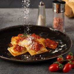 Ravioli con queso de cabra, ricotta y hierbas silvestres